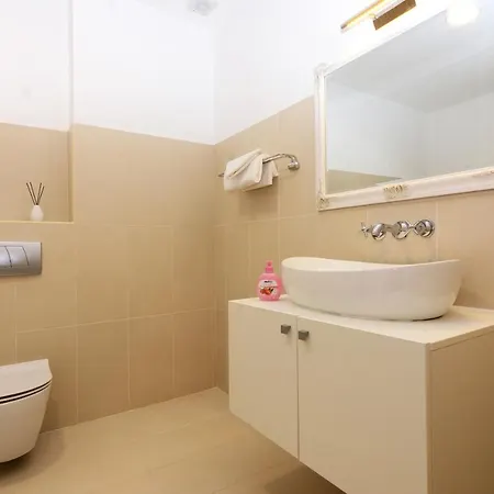 Luxury Uzorita فندق مبيت وإفطار 4*