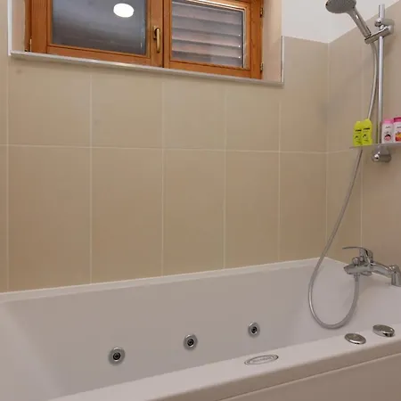 Luxury Uzorita 4* シベニク