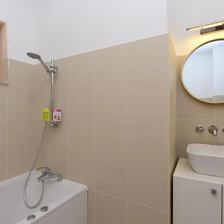 Luxury Uzorita Panzió