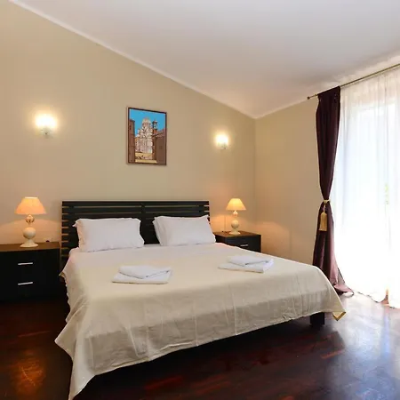 Panzió Luxury Uzorita