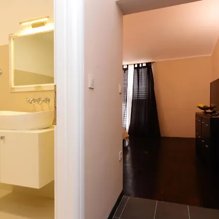 Luxury Uzorita Panzió