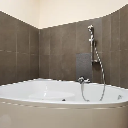 Luxury Uzorita シベニク