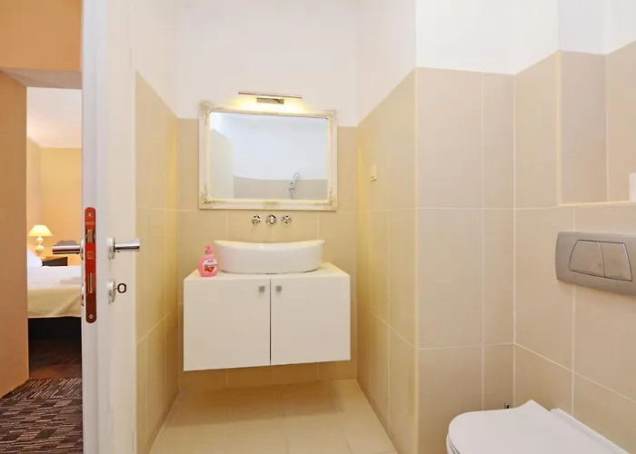 Luxury Uzorita Panzió